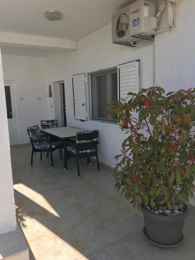 Tona Apartments โตรกีร์ ภายนอก รูปภาพ